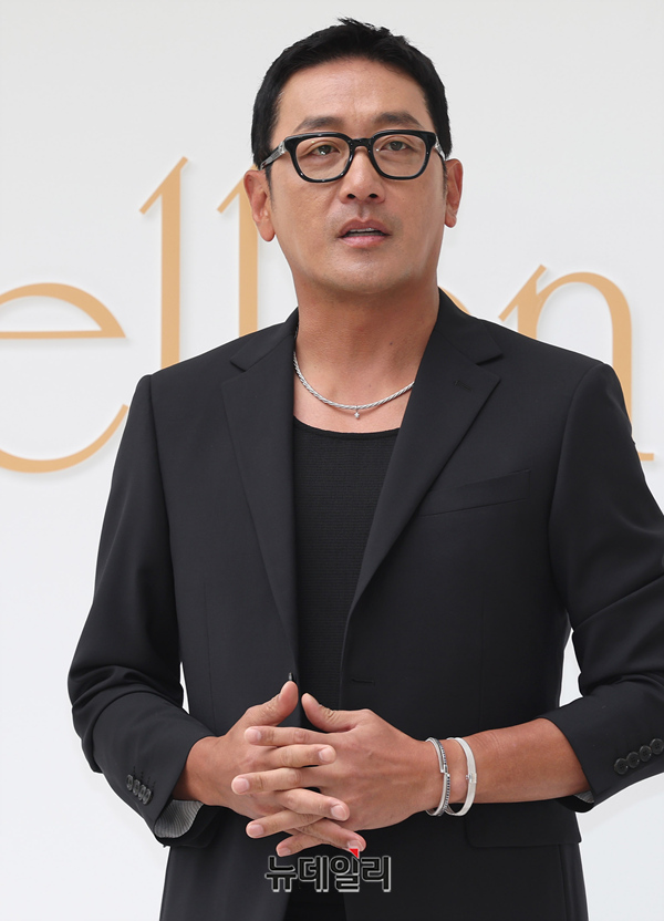 하정우, 팬 댓글에 ‘최음제’ 드립… 논란 후 사과 “앞으론 언행 조심하겠습니다”, 팬들과의 유쾌한 소통은 계속될까?