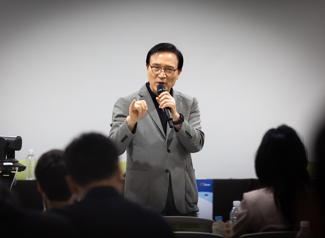 ▲ 임태희 경기도교육감이 21일 수원컨벤션센터에서 열린 경기도교육청의 '수행평가 현장 의견 수렴 토론회'에 참석해 인사말을 하고 있다. ⓒ경기도교육청 제공