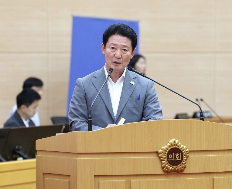 ▲ 전경선 전남도의원이 지난 21일 열린 임시회 도정질문에서 전남 국립의대 설립에 대해 전남도의 미온적인 대응을 지적하고 있다.ⓒ전남도의회 제공