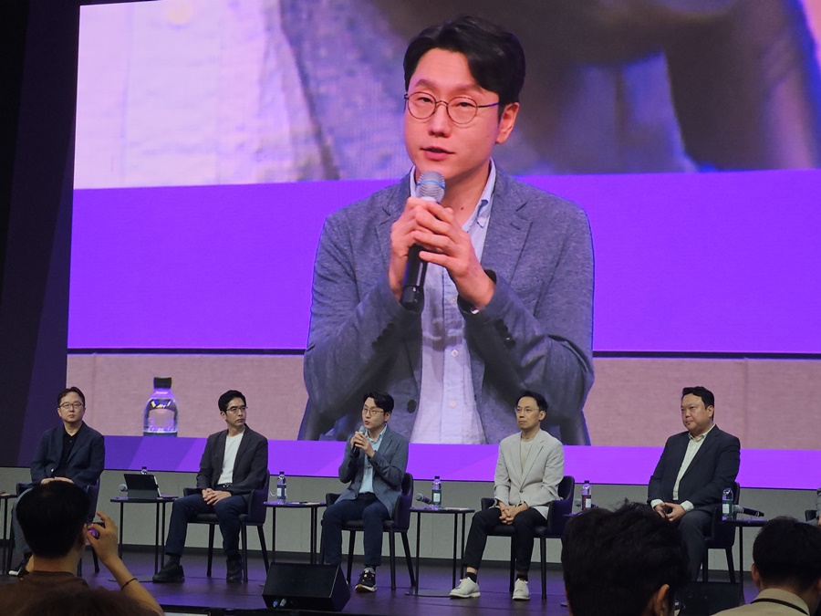 ▲ 임우형 공동 연구원장이 22일 서울 강서구 마곡 LG사이언스파크에서 열린 'LG AI 토크콘서트 2025'에서 기자들의 질문에 답변하고 있다.ⓒ윤아름 기자