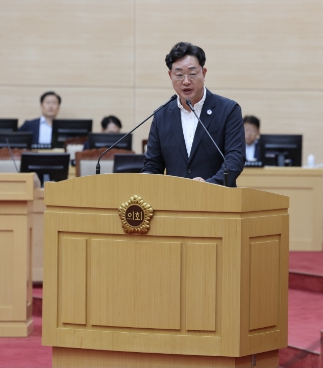 ▲ 나광국 전남도의원이 부족한 체육 인프라 해법으로 학교 체육시설의 전면 개방을 제시하며, 전남도와 전남도교육청의 적극적인 협력을 촉구했다.ⓒ전남도의회 제공