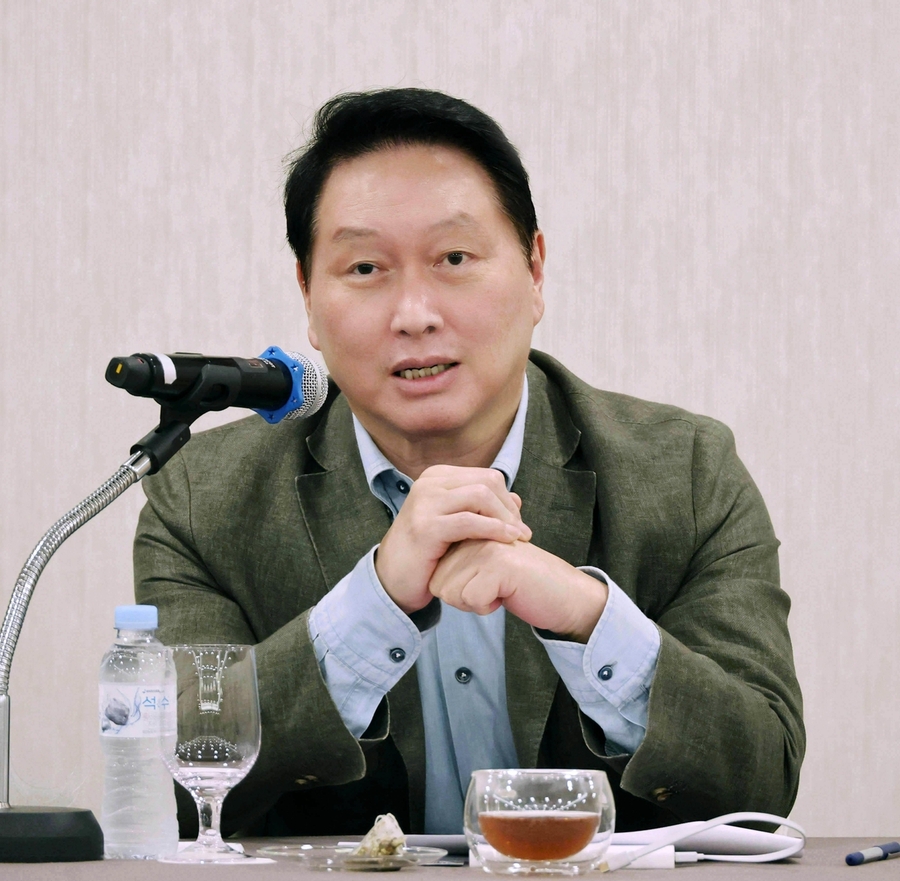 ▲ 대한상의 하계포럼서 기자간담회 중인 최태원 SK그룹 회장. ⓒ연합뉴스