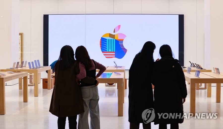 ▲ 2021년 2월 24일 오후 서울 여의도 IFC몰 애플 스토어 2호점 '애플 여의도'의 모습. ⓒ연합뉴스