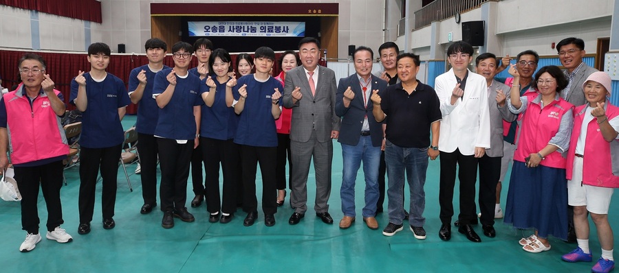 ▲ 청주시는 지난 21~23일 오송읍 복지회관에서 대전대학교 한의과대학 봉사동아리 ‘한길’과 함께 ‘사랑나눔 한방의료봉사’를 진행하고 있다. ⓒ청주시