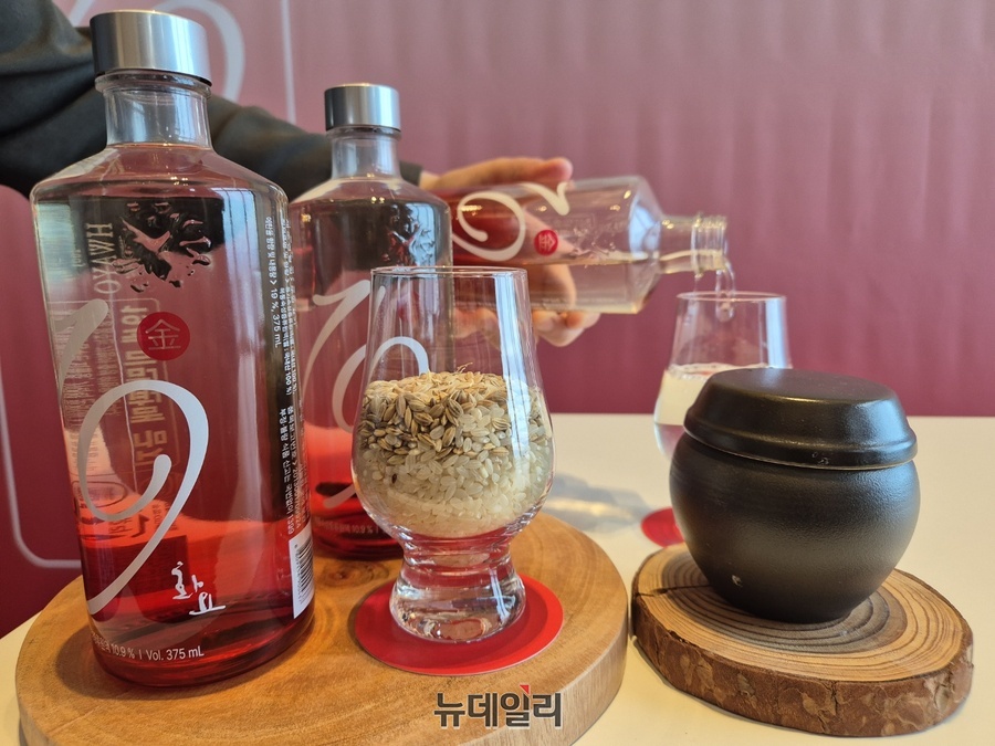 ▲ 화요가 10년 만에 선보인 신제품 화요19金. 준비를 마치는 대로 수출에 나설 계획이다.ⓒ조현우 기자