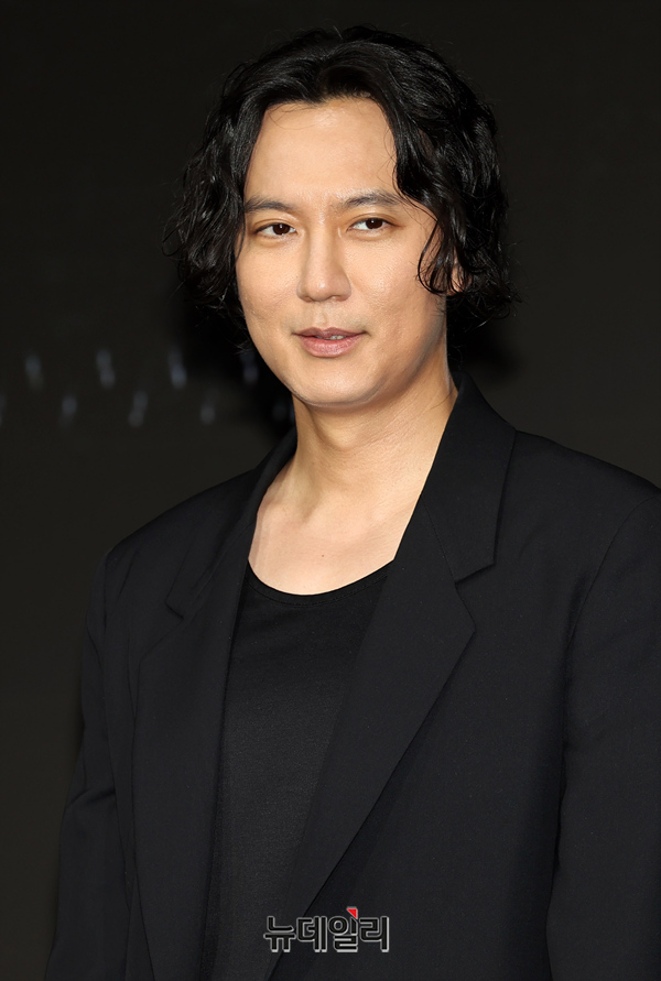 ▲ 배우 김남길이 22일 오후 서울 마포구 호텔 나루 서울에서 열린 넷플릭스 '트리거(연출 권오승 김재훈)' 제작발표회에서 포즈를 취하고 있다. ⓒ정상윤 기자