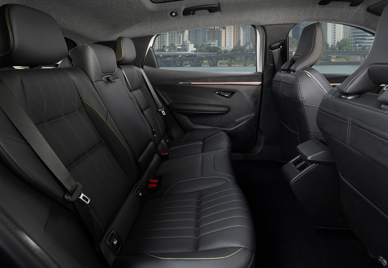 ▲ 르노 세닉 E-Tech 2열 모습. ⓒ르노코리아