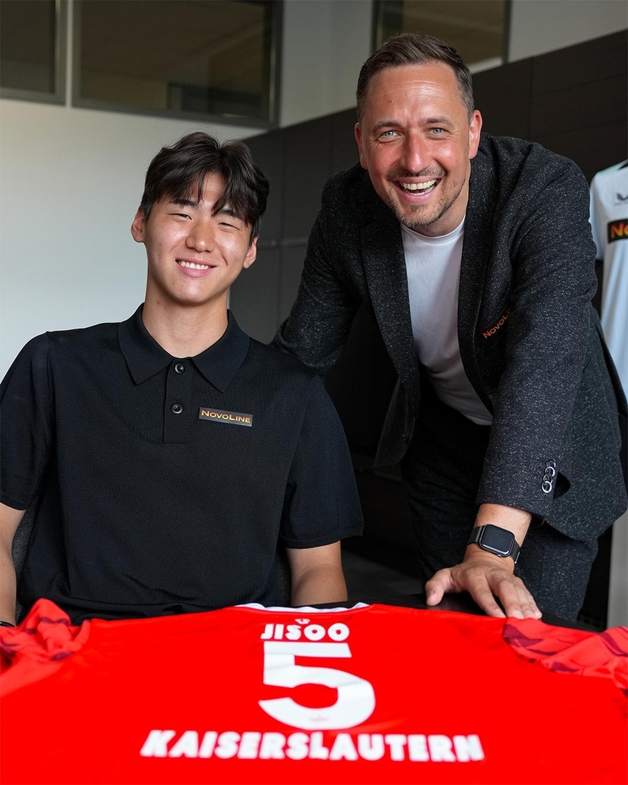 ▲ EPL 브렌트포드 김지수가 독일 2부리그 카이저슬라우테른으로 임대 이적했다.ⓒ카이저슬라우테른 제공