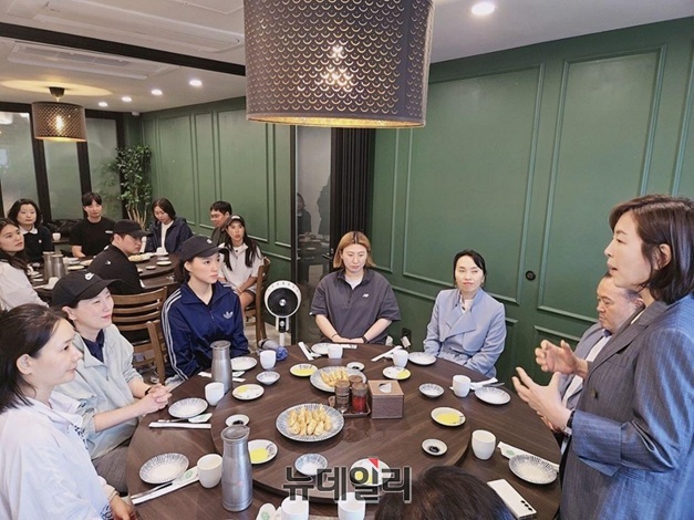 ▲ 김경 서울시의회 문화체육관광위원장이 체육단체와 간담회를 하고 있다. ⓒ서울시의회