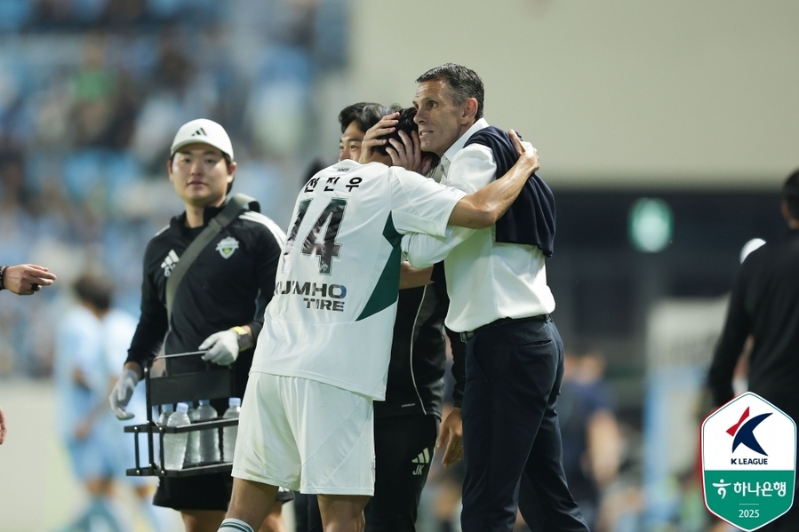 ▲ 포옛 감독의 매직은 전북을 강등권 팀에서 절대 1강으로 변화시켰다.ⓒ한국프로축구연맹 제공