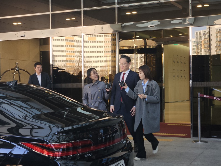 ▲ 이재용 삼성전자 회장이 지난 3월 중국 출장을 마치고 입국하는 모습ⓒ윤아름 기자