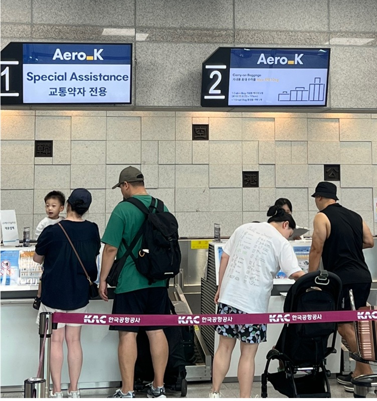 ▲ 에어로케이항공이 지난 14일부터 교통약자 전용 카운터 운영을 시작했다. ⓒ에어로케이항공