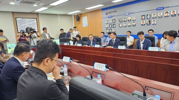 ▲ 김성범 해양수산부 차관이 23일 정부세종청사에서 열린 부산시와의 '연내 부산 이전' 관련 첫 정책협의회에서 모두발언을 하고 있다.ⓒ공동취재단