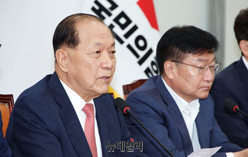 ▲ 황우여 국민의힘 선거관리위원장이 14일 오전 국회에서 열린 당 대표 및 최고위원 선출 선거관리위원회 위촉장 수여식에서 인사말을 하고 있다. ⓒ서성진 기자