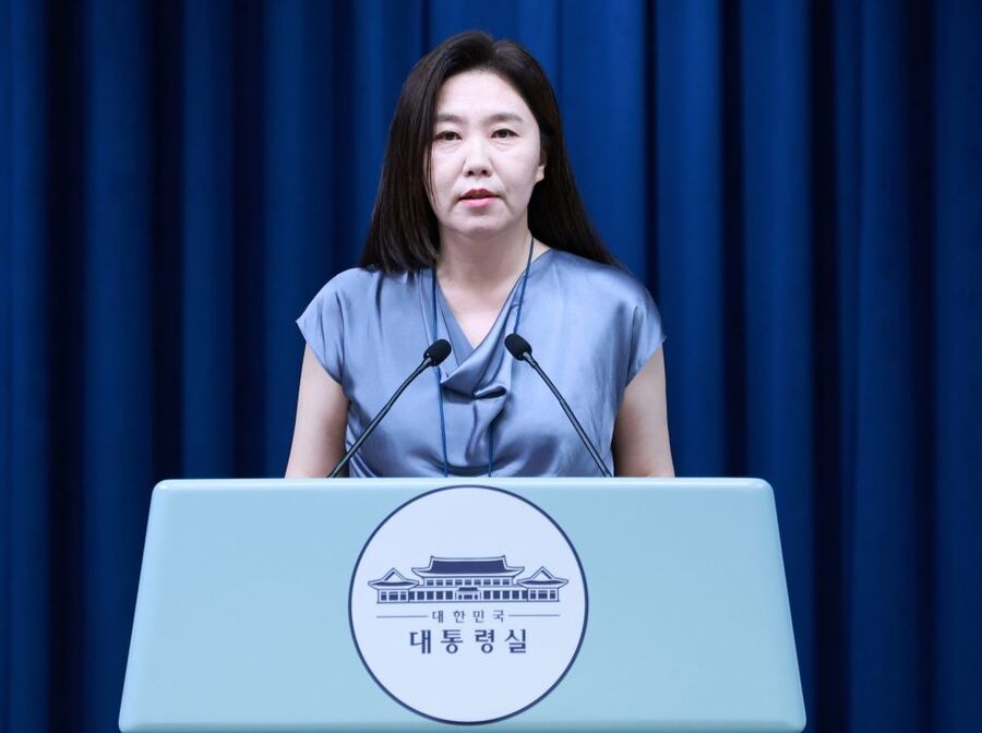 ▲ 강유정 대변인이 23일 서울 용산 대통령실 청사에서 강선우 여성가족부 장관 후보자 사퇴 관련 브리핑을 하고 있다. ⓒ뉴시스
