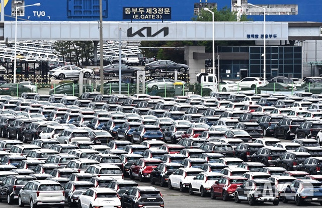 ▲ 경기 평택항 자동차 전용부두에 수출용 차량이 세워져 있는 모습. 250701 ⓒ뉴시스