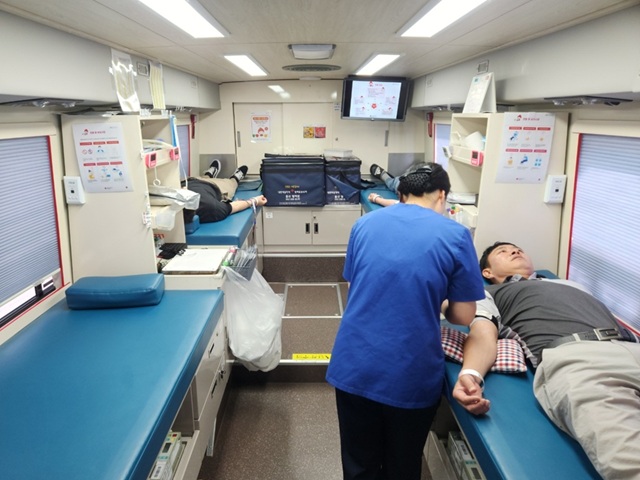 ▲ 포항교육지원청은 지난 23일 직원들을 대상으로 ‘생명을 이어주는 사랑의 헌혈 운동’을 진행했다.ⓒ포항교육청