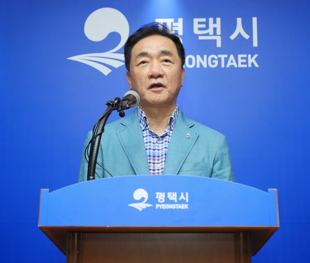 ▲ 평택호 환경부 중점관리저수지 최종 선정과 관련해 브리핑하는 정장선 시장ⓒ평택시 제공