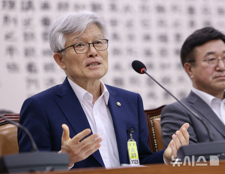 ▲ 최동석 인사혁신처장이 지난 22일 국회 법제사법위원회에 출석한 모습. ⓒ뉴시스