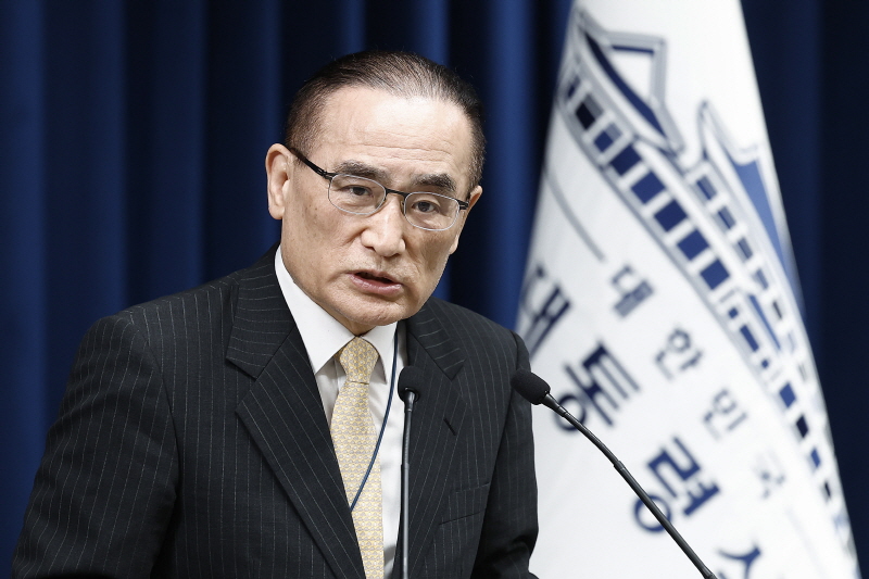 ▲ 지난 9일 방미 일정을 마치고 귀국한 위성락 국가안보실장이 서울 용산 대통령실에서 관세협상 및 방위비 관련 브리핑을 하고 있다. ⓒ뉴시스