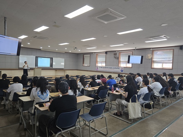 ▲ 포항대학교 대학일자리플러스센터는 24일 간호학과 재학생들을 대상으로 ‘예비 간호사를 위한 맞춤형 모의 면접 특강’을 진행했다.ⓒ포항대