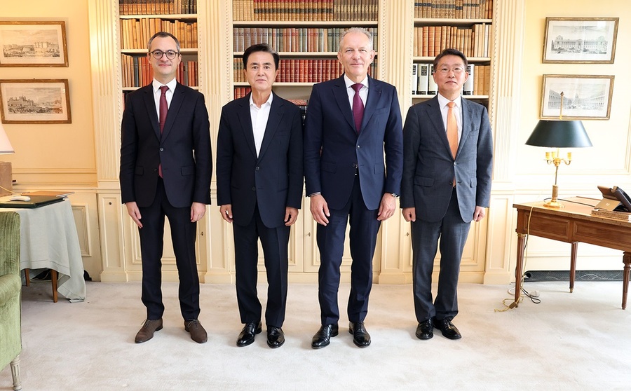 ▲ 사진 왼쪽부터 니콜라 푸아리앙 한국대표, 김태흠 충남도지사, 프랑수아 자코 최고경영자, 윤주영 도 투자통상정책관.ⓒ충남도