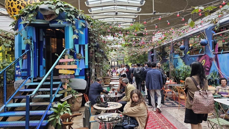 ▲ 프랑스 파리 ‘스테이션 F’식당가인 ‘칠존’.ⓒ김정원 기자