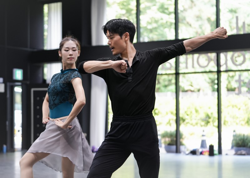 ▲ 한스 판 마넨의 '5 Tango’s(탱고스)' 연습 장면.ⓒ세종문화회관