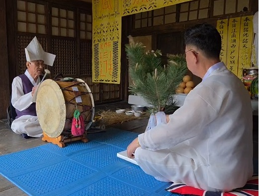 ▲ ‘충청도 앉은굿’ 명예보유자 인정 예고 신명호 氏. ⓒ충북도
