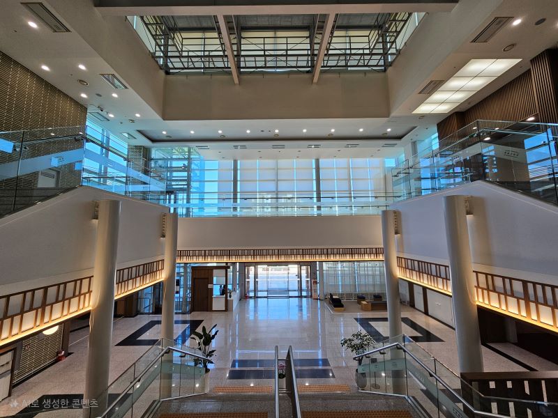 ▲ 리모델링을 마치고 재개관한 천안박물관 로비 모습.ⓒ천안시