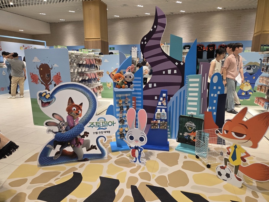 ▲ CU가 오픈한 'K리그-주토피아' 팝업스토어 출입구쪽에 설치된 포토스팟 ⓒ남수지 기자