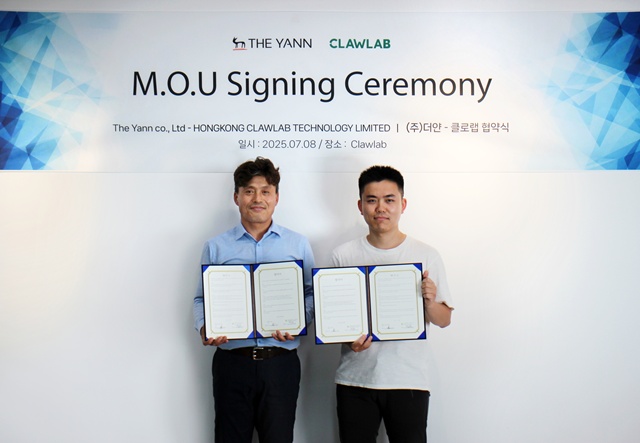 ▲ ㈜더얀(얀카페트)과 클로우랩(CLAWLAB) 관계자가 지난 21일 MOU 체결 후 기념촬영을 하고 있다. ⓒ㈜더얀 제공