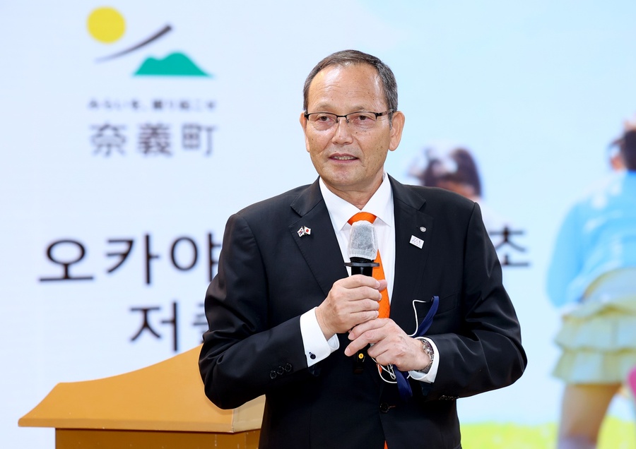 ▲ 특강을 진행한 오쿠 마사치카 나기초장은 “인구감소는 마을의 기초를 흔드는 심각한 문제이며, 이를 극복하기 위해 젊은 세대가 안심하고 머물 수 있는 환경이 필요하다”고 강조했다.ⓒ대구경북인터넷기자협회