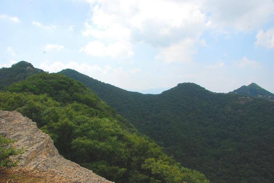 ▲ 세봉갈림길에서 관음봉으로 이어지는 능선.ⓒ진경수 山 애호가