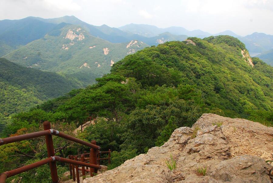 ▲ 세봉갈림길 직전의 바위지대.ⓒ진경수 山 애호가