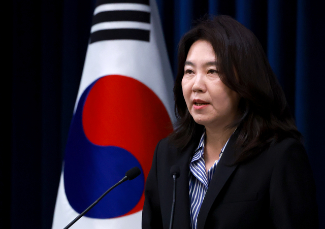 ▲ 강유정 대통령실 대변인이 27일 서울 용산 대통령실 청사에서 브리핑을 하고 있다. /연합뉴스