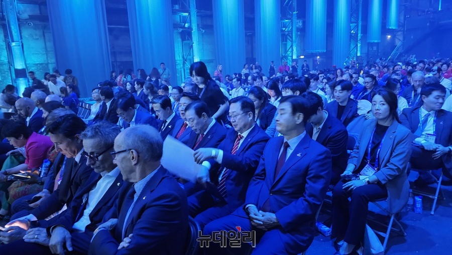 ▲ 사진 우측으로부터 강창희 조직위원장, 이장우 대전시장, 최민호 세종시장, , 김영환 충북도지사, 김태흠 충남도지사. ⓒ김정원 기자