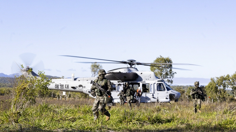 ▲ 해병대는 지난 3일부터 27일까지 호주 북동부 일대에서 미국, 호주 등과 함께 다국적 연합훈련 '탈리스만 세이버'(Talisman Sabre)에 참가했다. 해병대 마린온을 이용해 소대급 소규모 상륙훈련을 실시하고 있다. ⓒ해병대