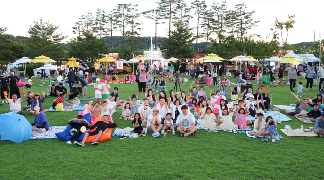 ▲ 2025 Summer Movie Night에 참여한 시민들ⓒ안성미디어센터 제공