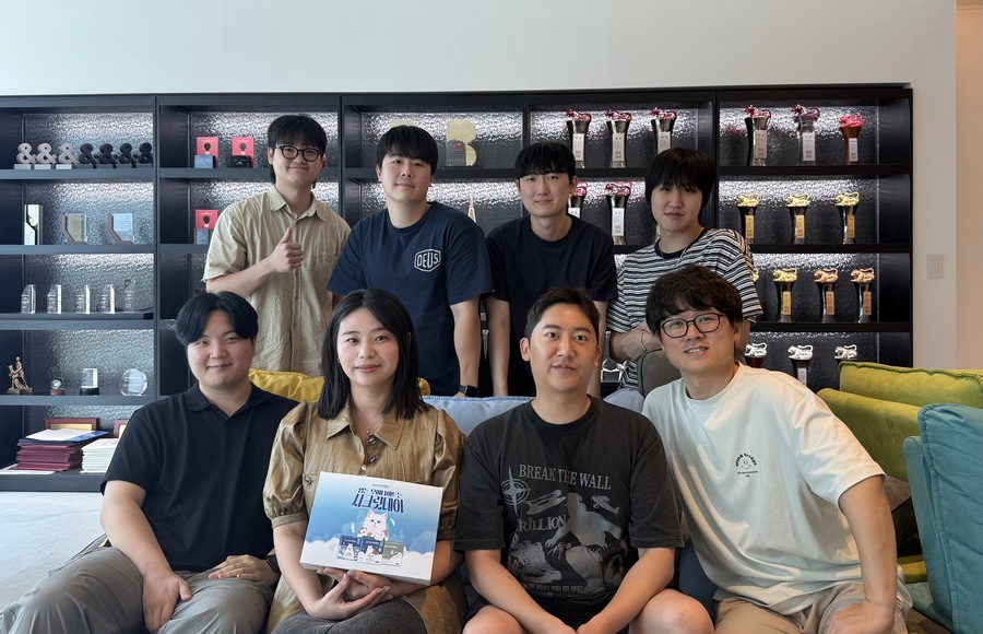 ▲ (좌측 상단)아이디엇 이현진 카피라이터, 이승철 AE, 김현수 AE, 홍석원 AD, (좌측 하단) 방기태 PD, 김원지 PM, 이장균 MP, 고일진 CD. ©브랜드브리프