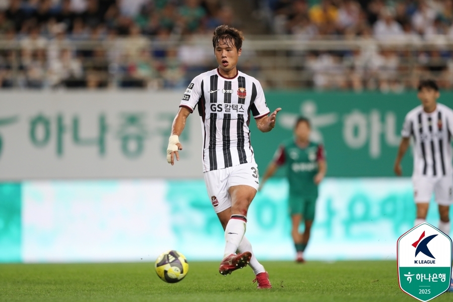 ▲ 서울의 수비수 김주성이 서울을 떠나 해외 클럽에서 새로운 도전에 나선다.ⓒ한국프로축구연맹 제공