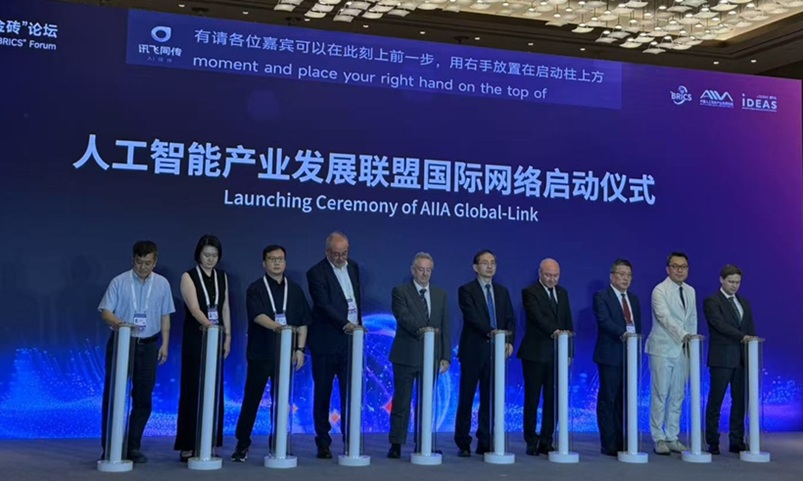 ▲ 인공지능산업연합의 국제 네트워크 출범식에 참석한 한성대 이정훈 산학협력단장(오른쪽에서 두 번째).ⓒ한성대