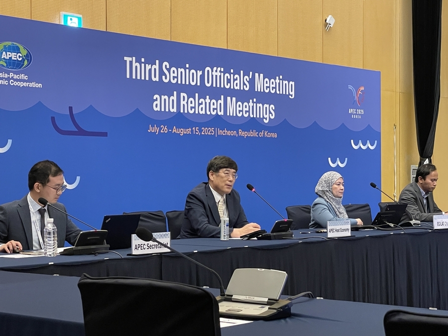 ▲ 29일~30일까지 이틀간 인천 송도컨벤시아에서 열리고 있는 ‘제28차 APEC 불법벌채 및 관련교역 전문가 그룹(EGILAT) 회의’에서 남송희 국제산림협력관이 이삿말을 하고있다. ⓒ산림청