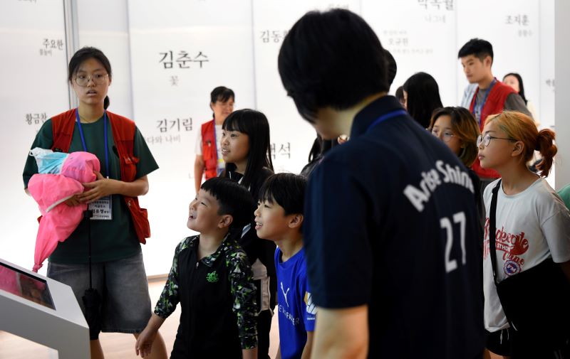 ▲ 백석 쿰캠프에 참가한 어린이들이 시 박물관 체험을 하고 있다.ⓒ백석대