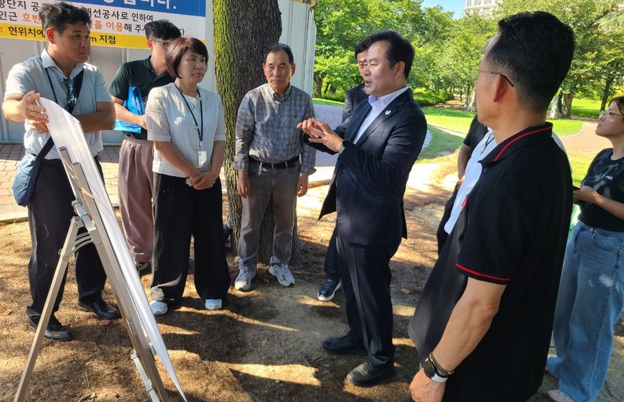 ▲ 경상북도는 28일, 아시아태평양경제협력체(APEC) 정상회의 주행사장인 경주 보문단지 일원에서 가로수와 녹지 경관 관리 현황에 대한 현장점검을 했다.ⓒ경북도