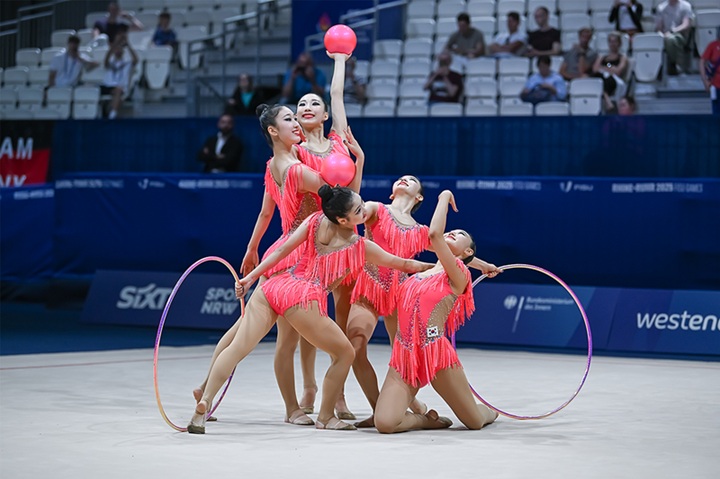 ▲ 세종대 리듬체조팀 단체전 볼·후프 연기.ⓒ세종대