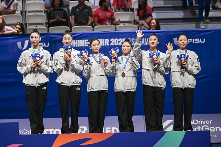 ▲ 2025 라인-루르 하계유니버시아드 리듬체조 단체전에서 동메달을 딴 세종대 체육학과 리듬체조팀. 왼쪽부터 박도경, 김주원, 김민, 이소윤(22학번), 이소윤(25학번), 고예진 선수.ⓒ세종대