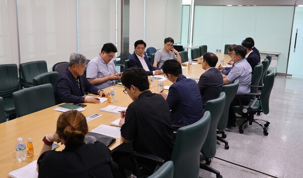 ▲ 더불어민주당 조승래 국회의원(대전 유성갑)은 29일 국회에서 기획재정부, 법무부, 대전시 등 관계기관이 참여한 가운데  ‘대전교도소 이전 사업’ 관련 회의를 개최했다.ⓒ조승래의원실