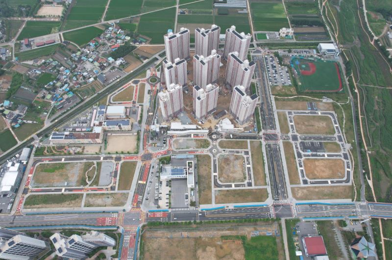 ▲ 개발이 완료된 아산시 모종2지구 도시개발사업지구를 하늘에서 내려다 본 모습.ⓒ아산시