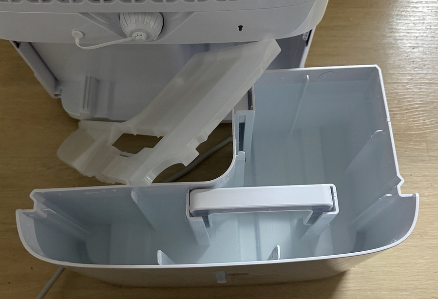 ▲ 물탱크 분리 및 물을 버릴때 불편한 건 아쉬운 부분이었다. ⓒ김재홍 기자